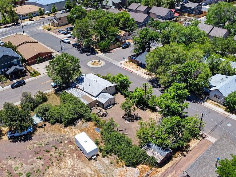 530 W TOMBSTONE Avenue photo 4