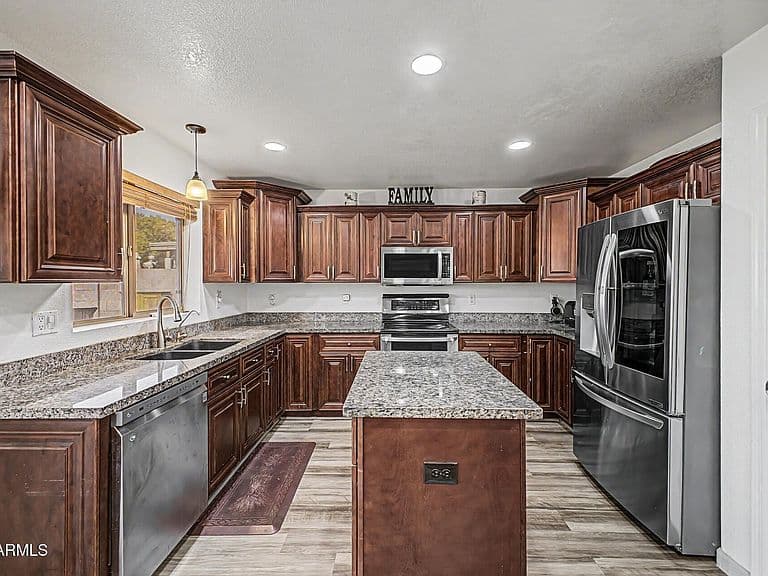 3514 N 105TH Lane photo 2
