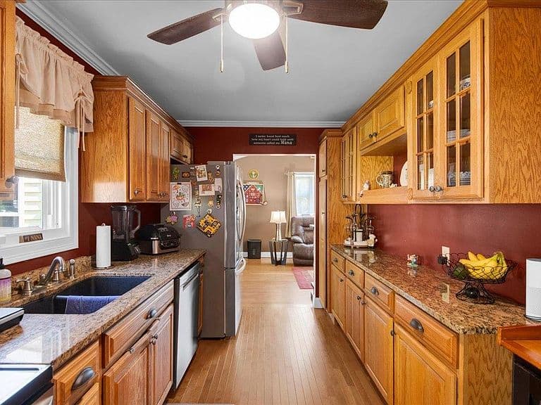 1688 North Avenue photo 3