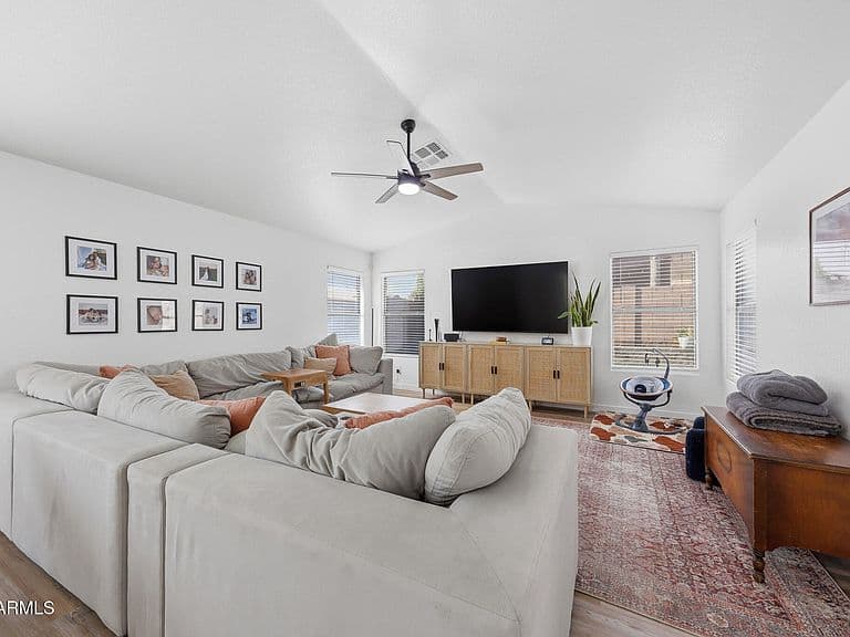 10414 W DALEY Lane photo 3