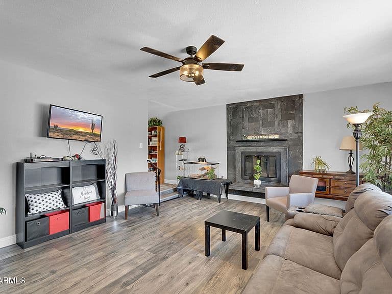 122 E HERMOSA Drive photo 3