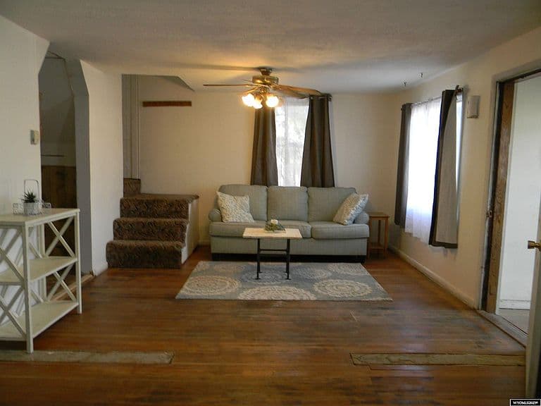 307 Diamondville Ave photo 2