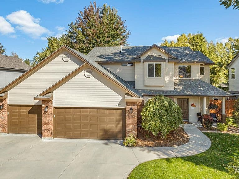 492 E Ridge Dr photo 1