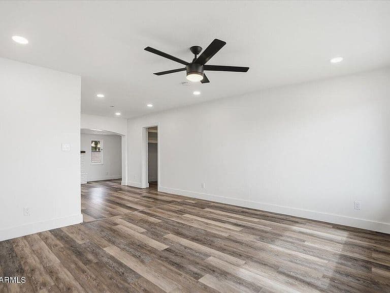 752 E Glade Ave photo 4