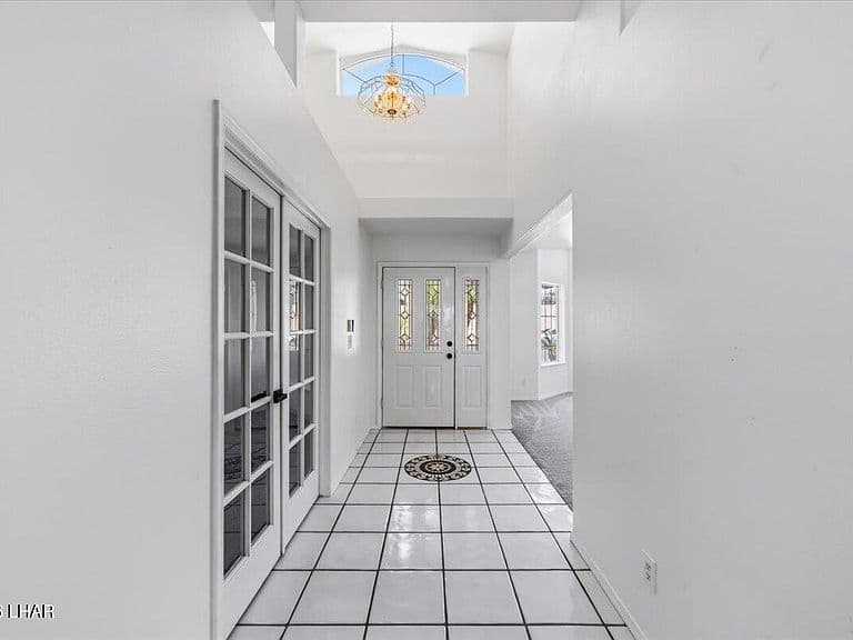 2555 Country Club Pl photo 3