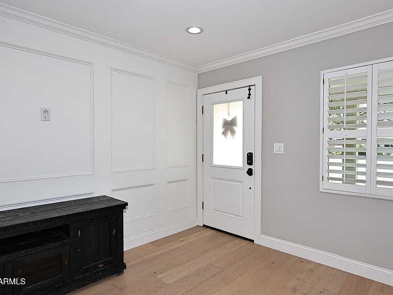 2230 E DEVONSHIRE Avenue photo 4