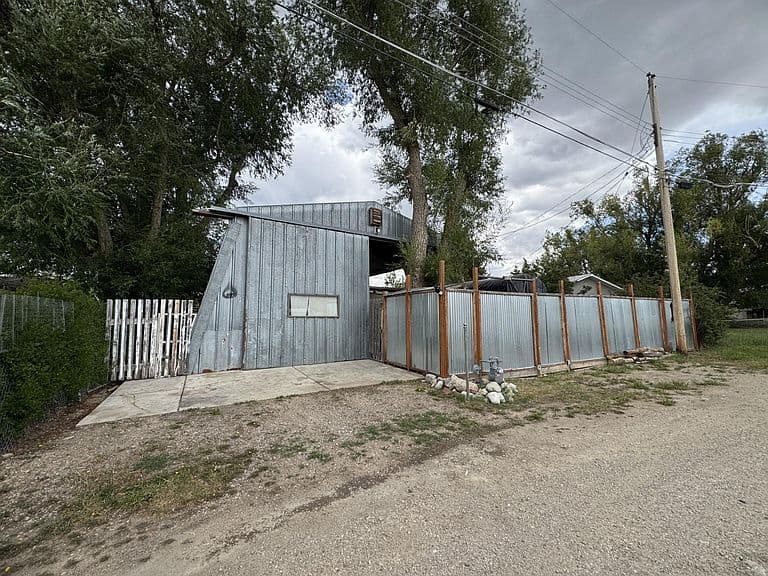 1345 Goodrich Dr photo 2