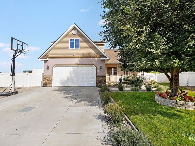 2213 Alex Dr photo 1