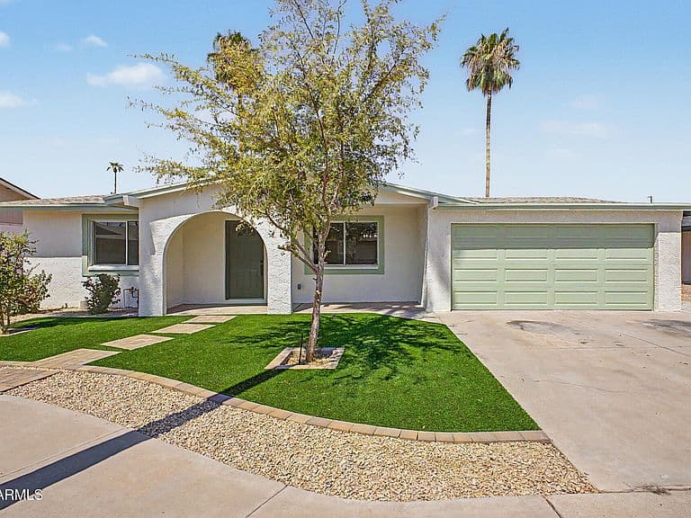2438 W JACINTO Avenue photo 1