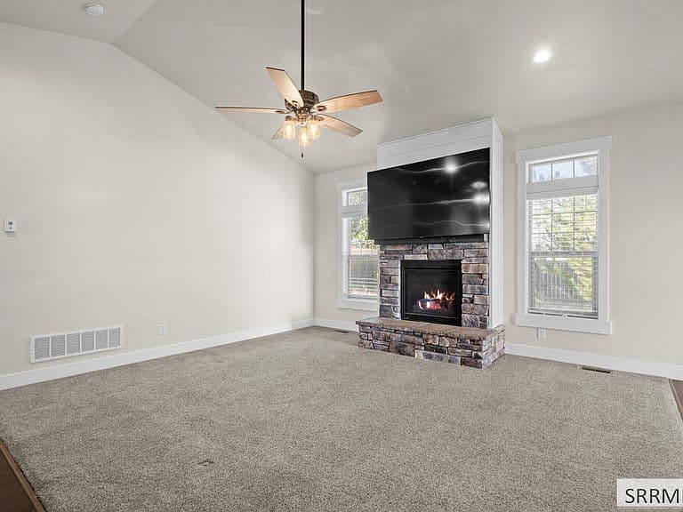 73 N Hillside Rd photo 3