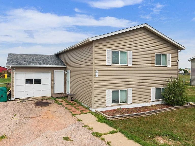 514 Falcon Dr photo 1