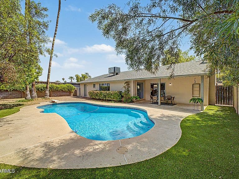 2436 W ONZA Avenue photo 1