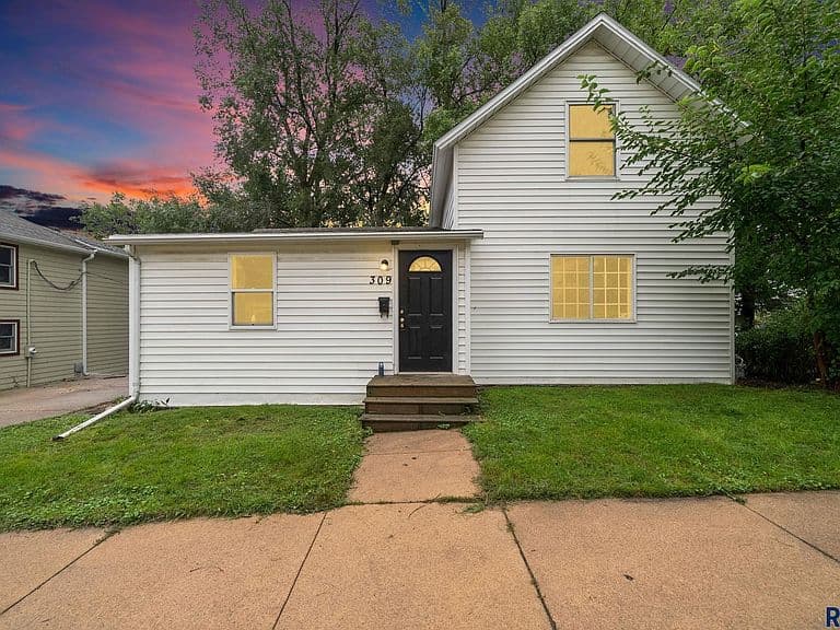 309 E 5th St photo 1