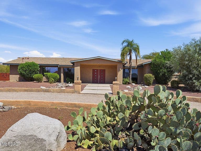3560 N Pantano Rd photo 2