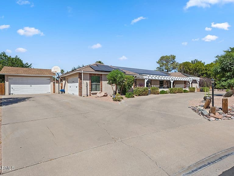 1456 N GAYLORD Circle photo 2