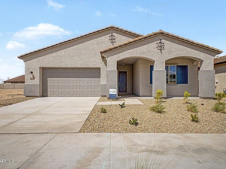 22212 W BLACKHAWK Drive photo 1
