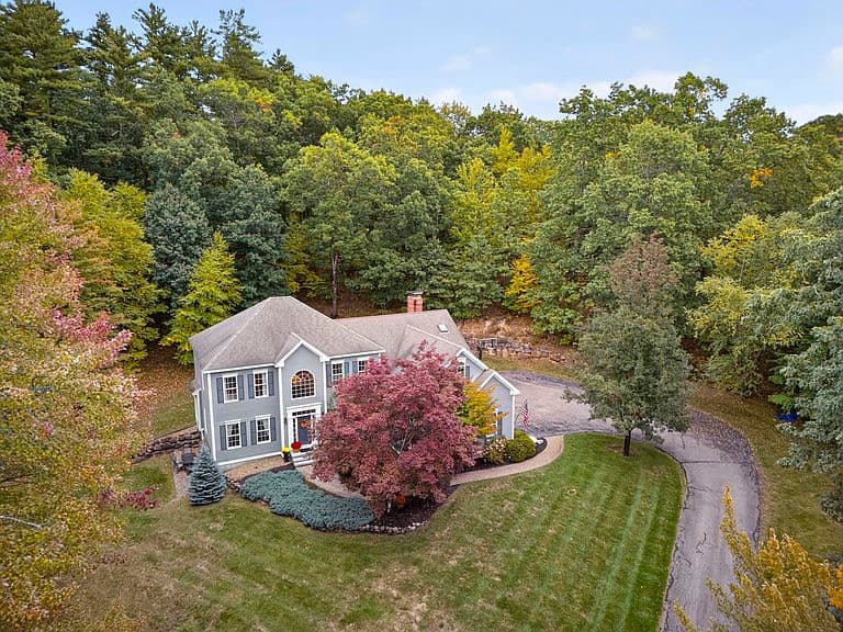 39 Colonel Daniels Drive photo 2