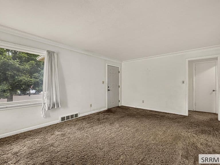 340 S Fanning Ave photo 4