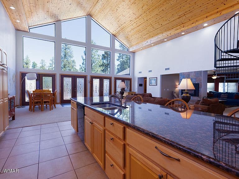 575 W Redwood Ln photo 5