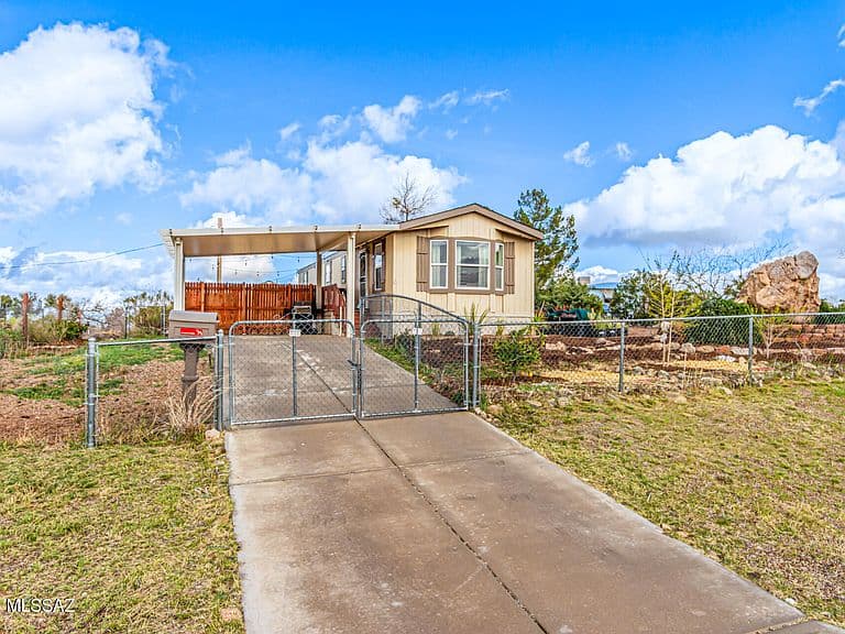 1671 N Calle Futura photo 4