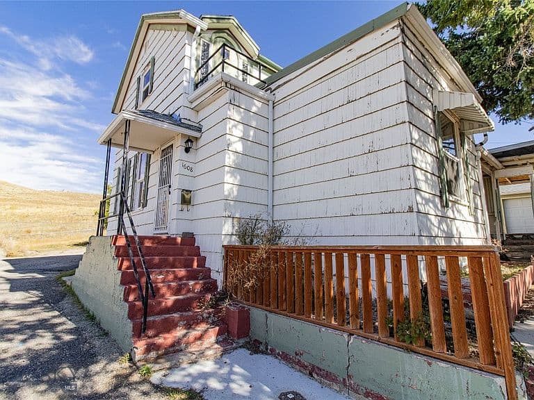 1608 1st St photo 2