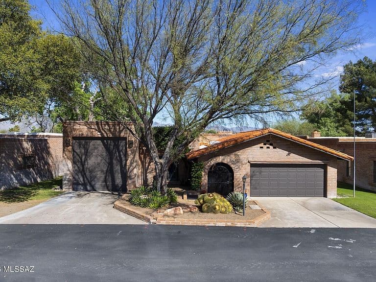 1031 Calle De photo 2