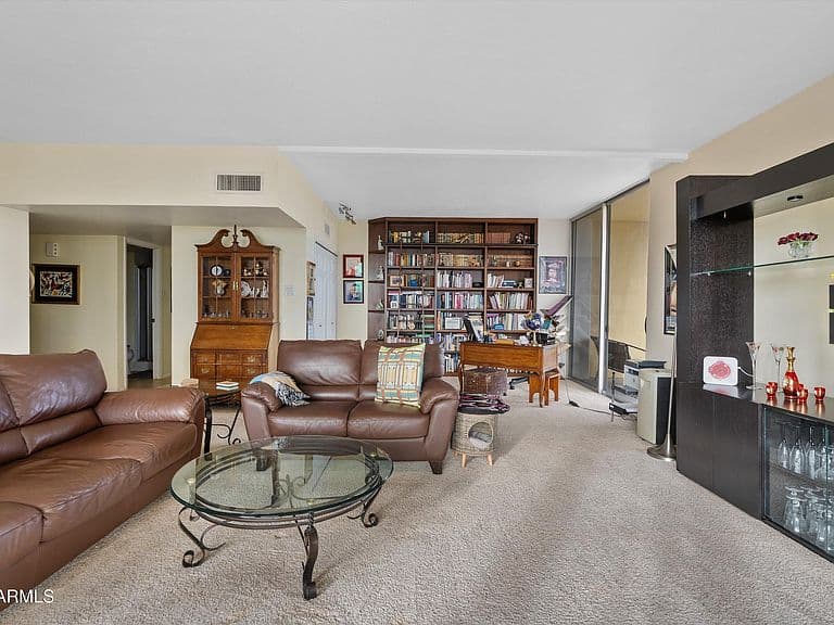 207 W Clarendon Ave #F6 photo 5