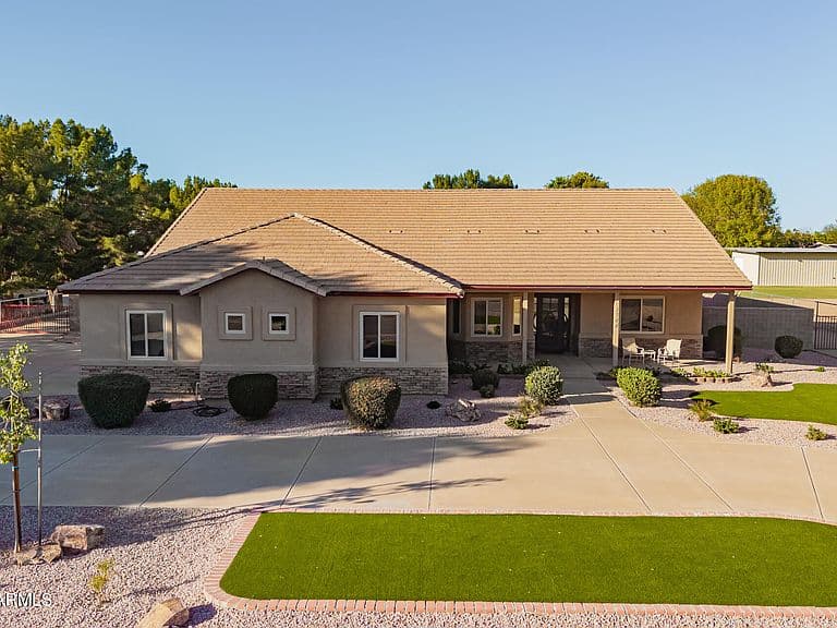 1744 E COUNTRY Lane photo 5