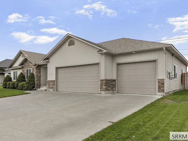 3570 Sycamore Cir photo 2