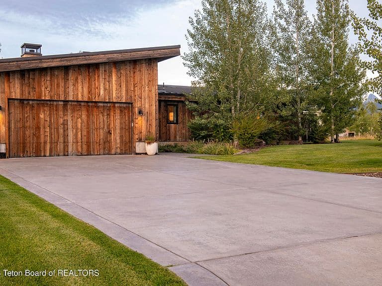 940 Mountain Bluebird Ct photo 3