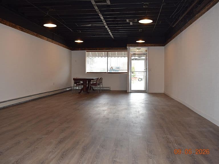 409 W Birch St photo 3