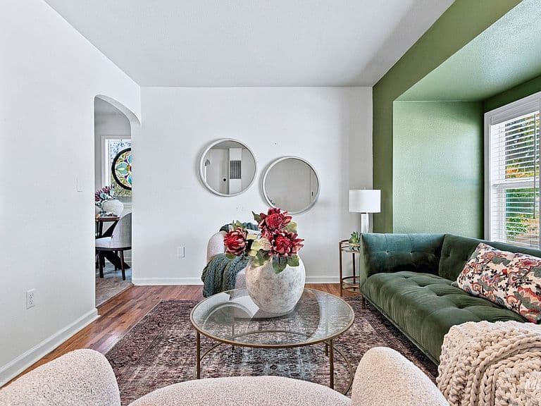 203 E Melrose St photo 3