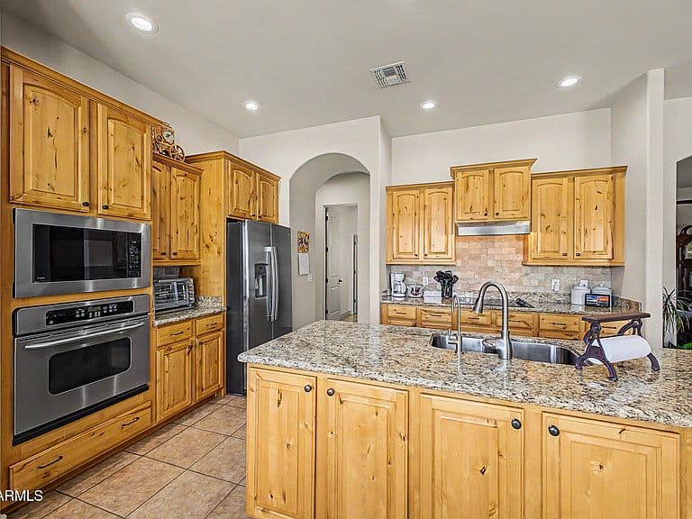 22605 W BAKER Drive photo 2