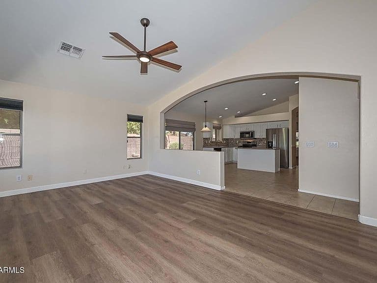 11225 W CAMBRIDGE Avenue photo 5