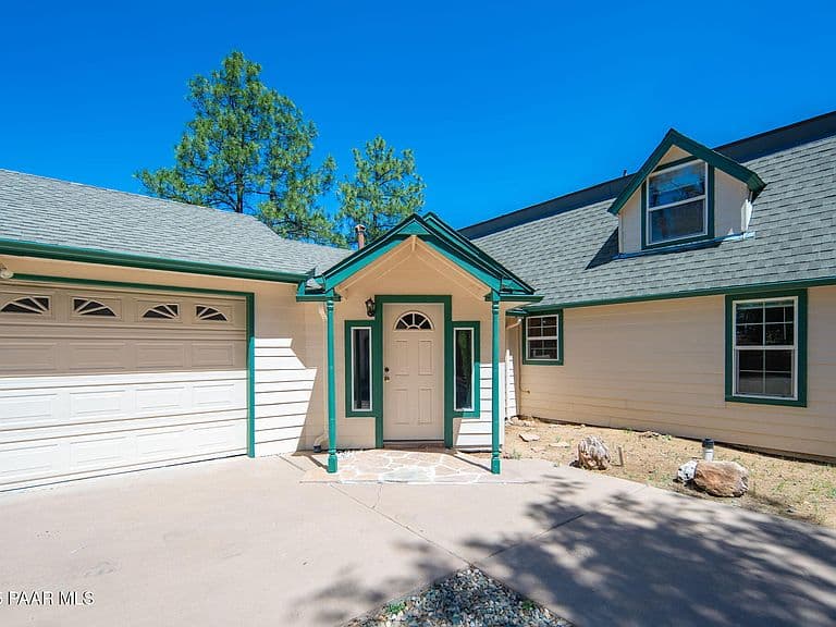 847 W Clubhouse Dr photo 1