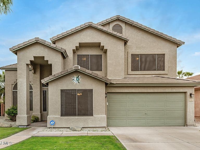 4331 E Redwood Ln photo 2