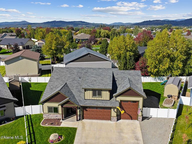1402 W Wayward Cir photo 1