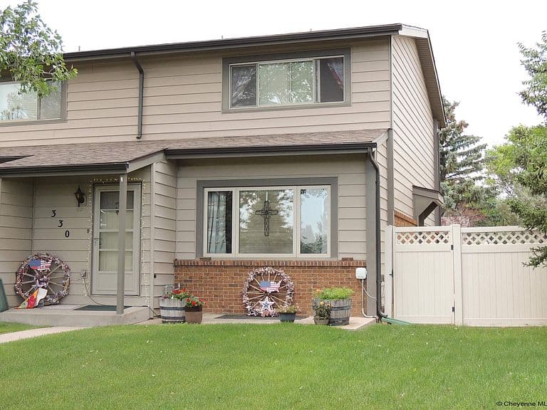 330 Manewal Dr photo 1