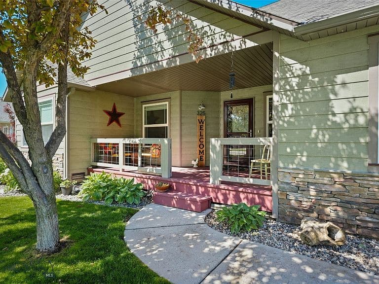 325 Mactavish Ln photo 3