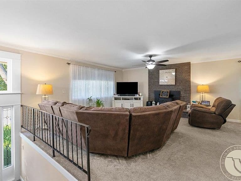 1729 Sylvan Ln photo 3