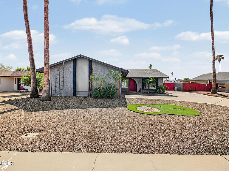 637 W GARNET Avenue photo 2