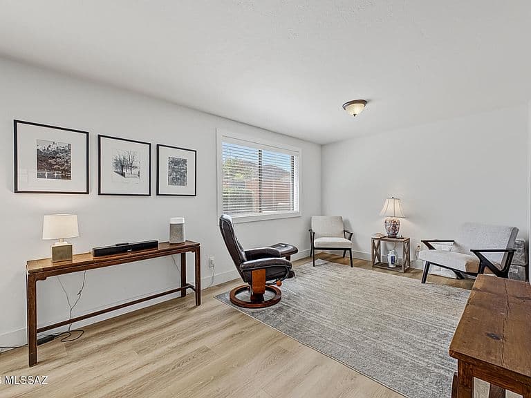 2523 W Calle Paraiso photo 3
