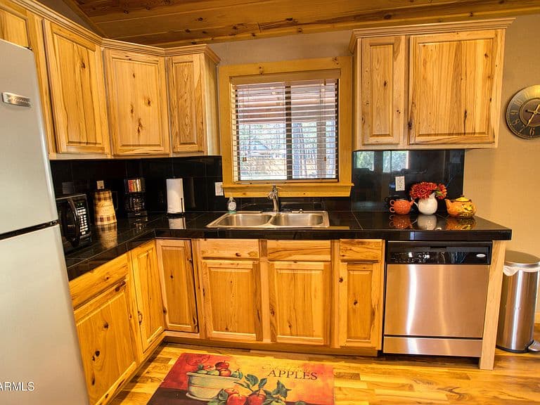905 W NAVAJO Lane photo 3
