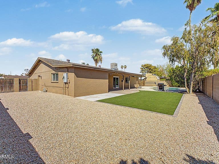 5109 E LAUREL Lane photo 4