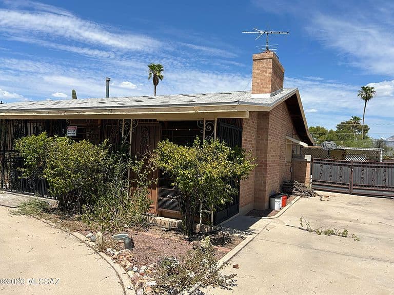2039 E Glenn St photo 1