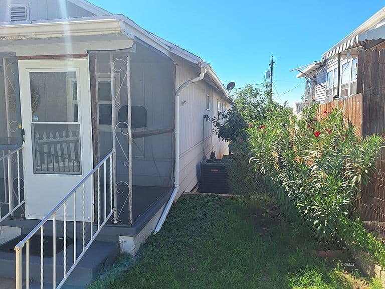 208 S 3rd St photo 4