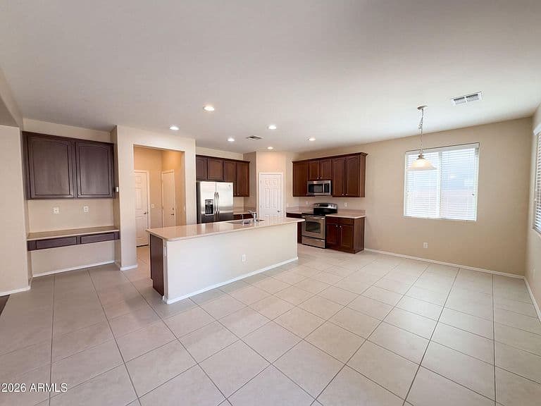 2216 E BRIGADIER Drive photo 2