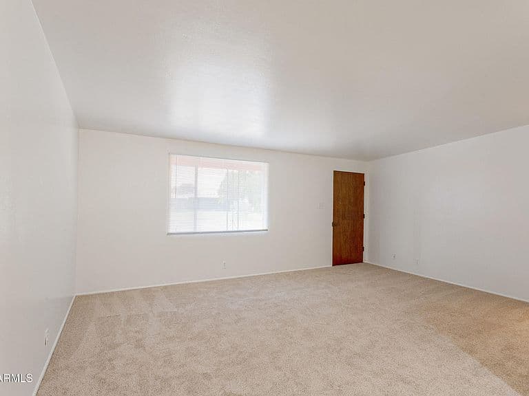 141 E KAYETAN Drive photo 4