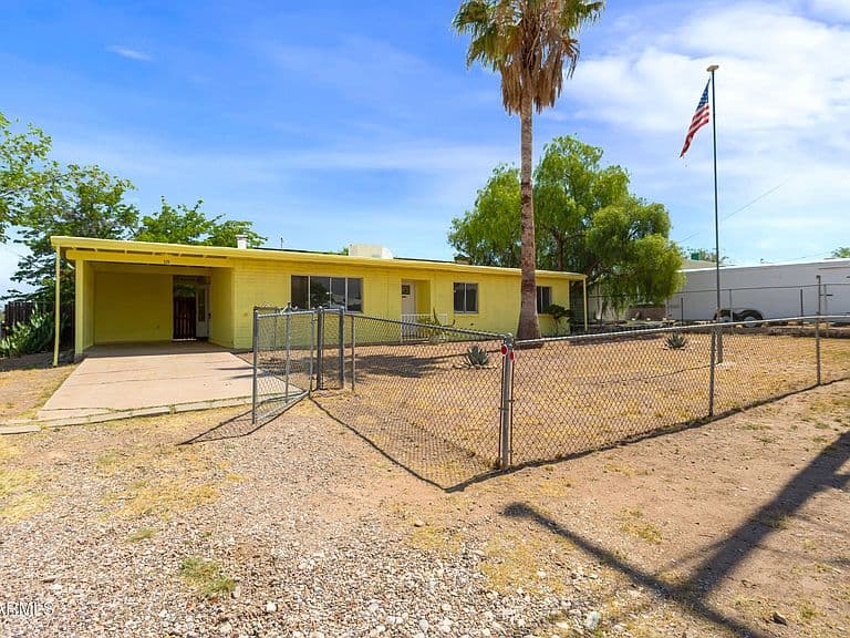 18 W SAFFORD Street photo 2