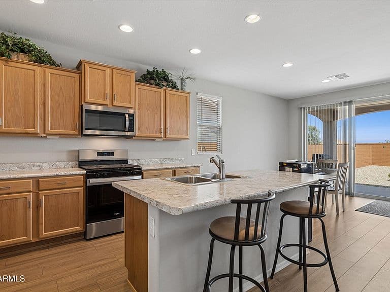 27126 W ADAM Avenue photo 5